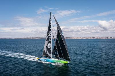 Team Holcim-PRB lidera a los IMOCA hacia el Mediterráneo mientras el WindWhisper amplía su ventaja