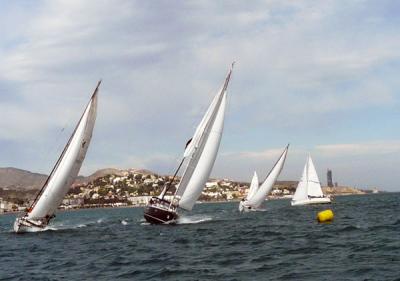 27 barcos toman la salida de la 32 Regata Mar de Alborán en el Club El Candado