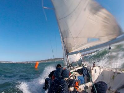 Dura y complicada tirada para la clase Crucero santanderina,  con el triunfo del Gabriela Onofre en la clase II y del Stradust en la clase III