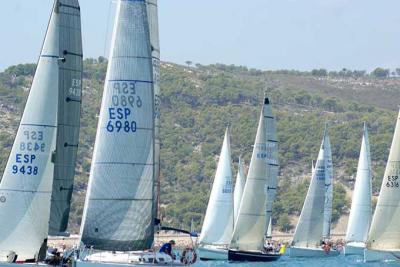 El Club Náutico de Oropesa celebró con éxito de viento y mar la XV Regata de San Jaime