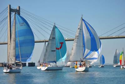 El IX trofeo Acimut norte de  cruceros se disputa este fin de semana en la ría de Vigo