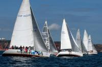 El Silfo de José Ángel García en la Clase 3 y el Espumeru de Daniel Ponte en la 4, primeros líderes de la 25 Regata de Cruceros Vuelta Asturias.