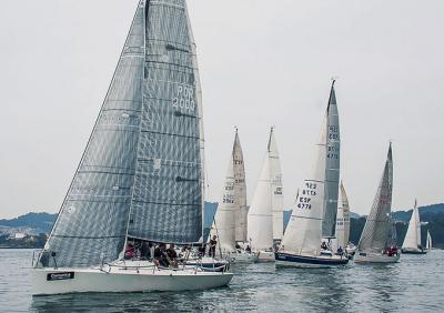 El Trofeo Comunica abre la temporada  de cruceros del Monte Real Club de Yates de Baiona