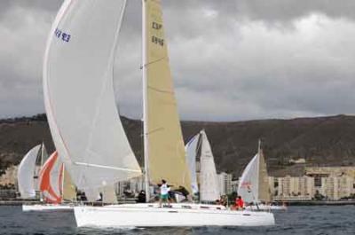 Felipeva IV y Candela C, primeros líderes de la Regata La Piñatita 2013 de Cruceros