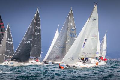 La 10ª Regata Interclubes afronta en Sanxenxo la penúltima etapa de la temporada con la flota en un puño