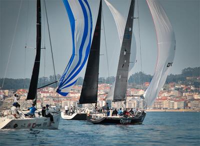 La 7ª Regata Interclubes llegará a su ecuador este sábado con la disputa de la tercera etapa en Sanxenxo