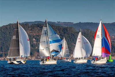 La 9ª Regata Interclubes Ría de Pontevedra llega a su ecuador este sábado en Sanxenxo