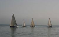 La falta de viento obliga a suspender la regata de cruceros en Santander tras más de dos horas en el agua