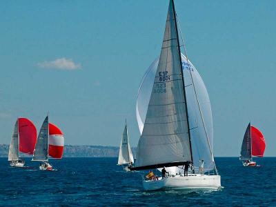 La falta de viento provoca una retirada masiva en la Vuelta a Mallorca sin escalas