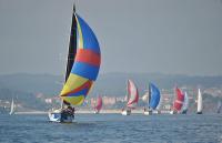 La flota de la Regata Interclubes brilla en su estreno en la ría de Pontevedra