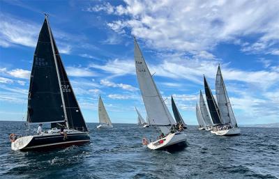 La flota de la Regata Rei en Jaume pone rumbo a Santa Ponça