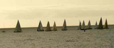 La LX regata internacional de San Ginés salió hoy viernes rumbo a Lanzarote con 14 barcos participantes.