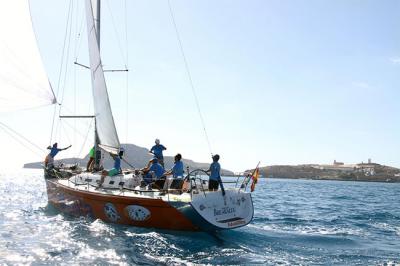 La regata Dos Continentes se disputa este jueves entre Melilla y Chafarinas