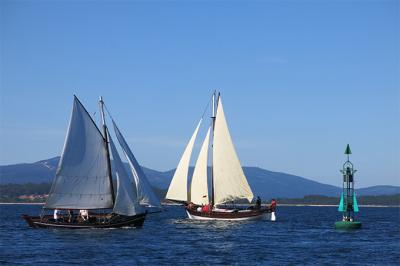 Las Dornas de Tope vuelven a dominar el III Gran Premio Agalcari del Club Náutico de Boiro