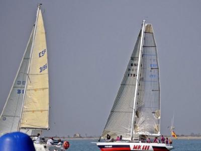 Manuela y MK 3 ganan el XVII Memorial José Luís Martínez Latour de Vela Crucero en Santa Pola 