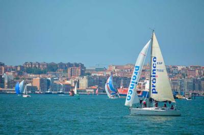 Nuevo éxito de participación en la 13ª travesía del club náutico Marina del Cantábrico en la que el Ramboli se hizo con el triunfo.