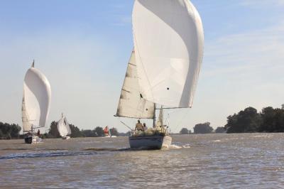 SANLUCAR ACOGE UN NUEVO AÑO EL ASCENSO A VELA DEL GUADALQUIVIR