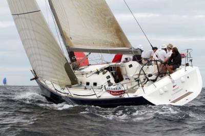 Yamamay impone su ley en Gijón, lidera la clase I y es primero en la clasificación general absoluta.