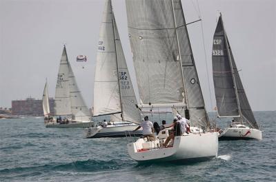 Éxito de participación en la regata Restaurante el Muelle con 20 barcos y más de 100 deportistas