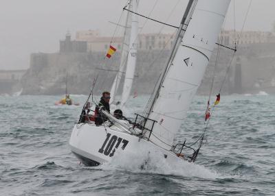 Dos abandonos y condiciones extremas en la segunda etapa de la regata Palma-Melilla-Palma 