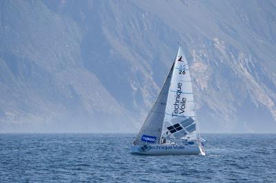 Es hora de decisiones tactcas con poco viento en La Solitaire Le Figaro: