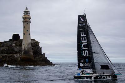 La Solitaire du Figaro. ¡Xavier Macaire, rey de Fastnet!