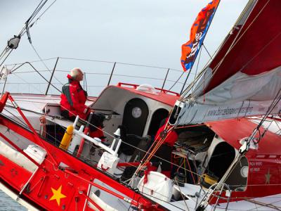 La Transat Jacques Vabre sigue, con bajas pero no para. Jean François Cuzon y Sébastien Josse han sido recuperado por un helicóptero