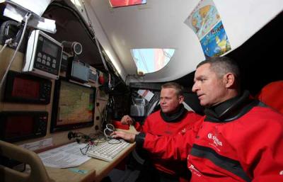 Pepe Ribes y Alex Pella eligen el bordo de la costa africana durante la noche y se sitúan como primer barco español de la flota