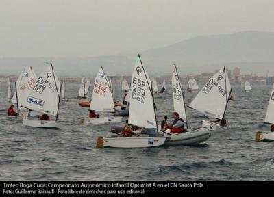 Unai Peraita, del RCN Torrevieja, campeón del Roga Cuca Valenciano de Optimist A. Gorka Peraita, campeón autonómico en Láser 4.7