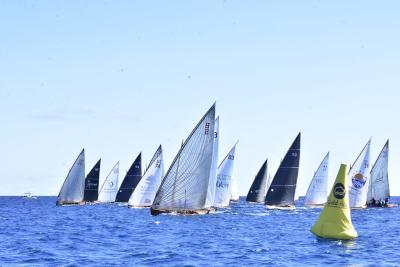 El Tritón gana dos regatas para liderar el Campeonato de Canarias de Barquillos de Vela Latina