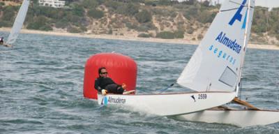 Alfonso Merello y Paco Fernández saldan con triunfos una caótica séptima jornada de la XIV Liga de Patín a Vela   