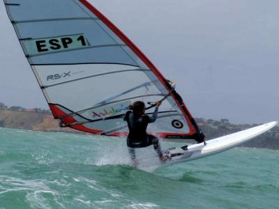 Blanca Manchón, lidera la Copa del Mundo en la la Sail Melbourne