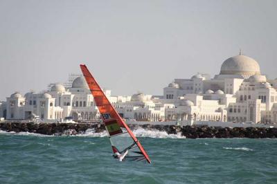 Blanca Manchón  sube al podio provisional de la final de la Copa del Mundo a falta de la Medal Race   