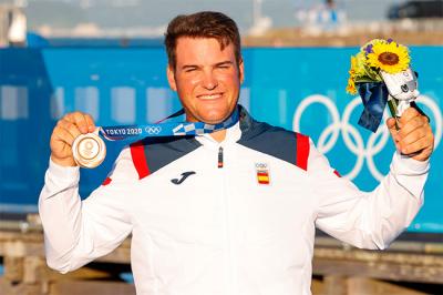 Bronce para Joan Cardona en Finn. Los 49er, 49er FX con medalla de chocolate y Nacra 17 con Diploma Olímpico