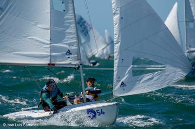 Bruggioni y Pérez nuevos líderes del Campeonato de España de Snipe Master en Puerto Sherry