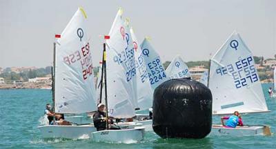 Campeonato de España de vela infantil.  Último asalto en la bahía de Cádiz para conocer a los campeones definitivos