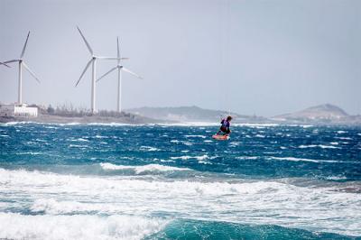 Campeonato Oficial de España de Kiteboarding (Big Air y Olas) y Open de Canarias de Kiteboarding y de Wing Foil.