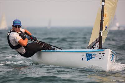 Cardona hace soñar a España en el mundial de Finn