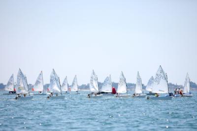 Carolina Ramírez del Rodeira de Cangas en Optimist y Fernando Campos de Canido en ILCA 4 punta de lanza como titulares