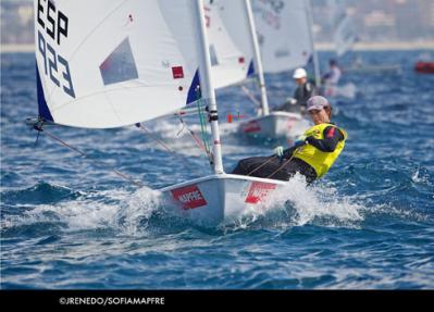 Cebrián aguanta en el podio del Sofía Mapfre tras superar el ecuador