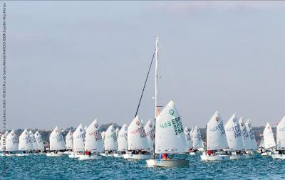 Cerca de 150 regatistas se dan cita en el Nacional de Optimist en Águilas