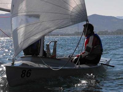 Chiqui IV vence en Santander en una dura regata donde el fuerte viento del sur lo puso muy dificil a los snipes