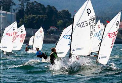 Colom y Segura mandan en el arranque de la Copa de España de Optimist