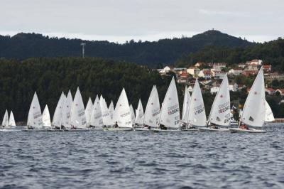 Croacia y Andalucía dominan tras la primera jornada en la Ría de Vigo en la Iberdrola Eurocup de Laser, con la que arracaba hoy la Semana Caixanova del Atlántico.