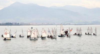 DISPUTADO EL CAMPEONATO DE SANTOÑA DE VELA LIGERA - TROFEO A. P. DEPORTIVA