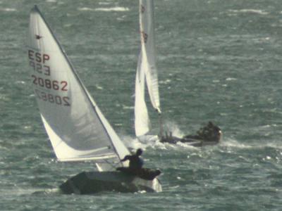 Doblete del Chiqui IV en la tercera tirada del trofeo de flota en el Snipe santanderino