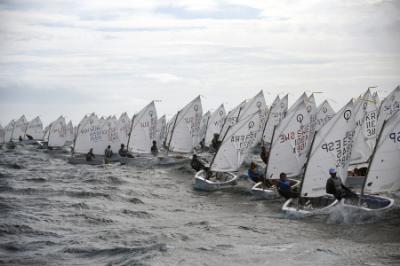 El barcelonés Oriol Costabella se coloca en cabeza del 34 Palamós Optimist Trophy