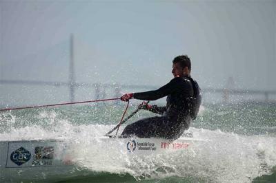 El británico Edward Wright y el suizo Nils Theuninck se proclaman campeones de Europa de Finn en Cádiz