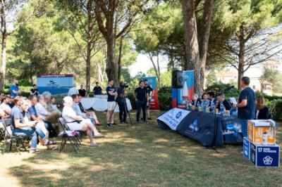 El Campeonato del Mundo de vela infantil reúne en Roses a regatistas de 56 países, en una experiencia de sensibilización ambiental