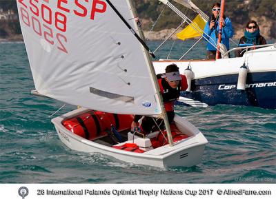 El canario Alberto Morales gana el 28 Palamós Optimist Trophy 